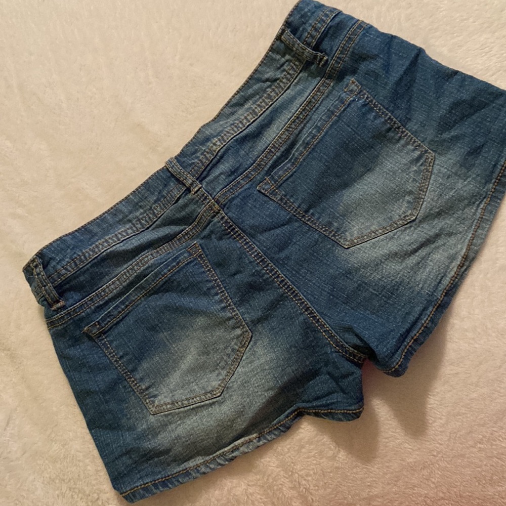 Shorts - Picture 4 of 4